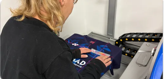 Atelier de personnalisation textile +2Bad, sublimation en interne