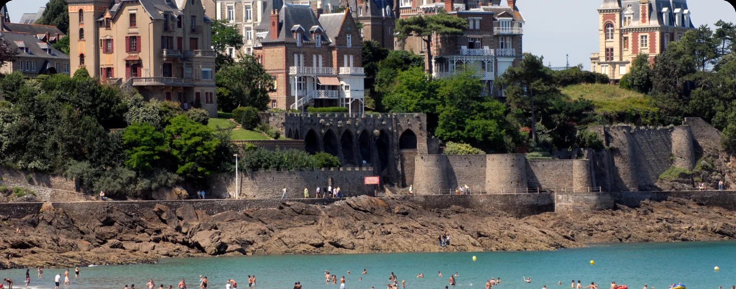 Les villas de Dinard vues depuis la côte