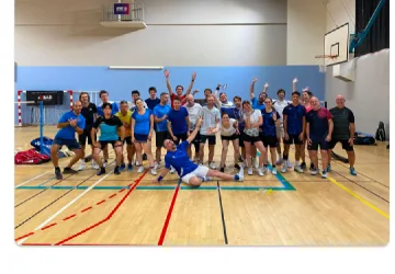 Groupe de stagiaires réunis après un week-end de badminton